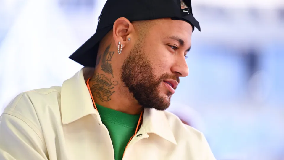 Neymar não se recupera totalmente e deve desfalcar o Santos contra o Vasco